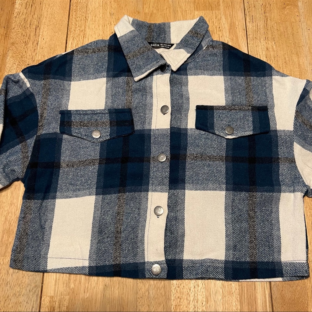 Shein Cropped Flannel ~ Size Large
